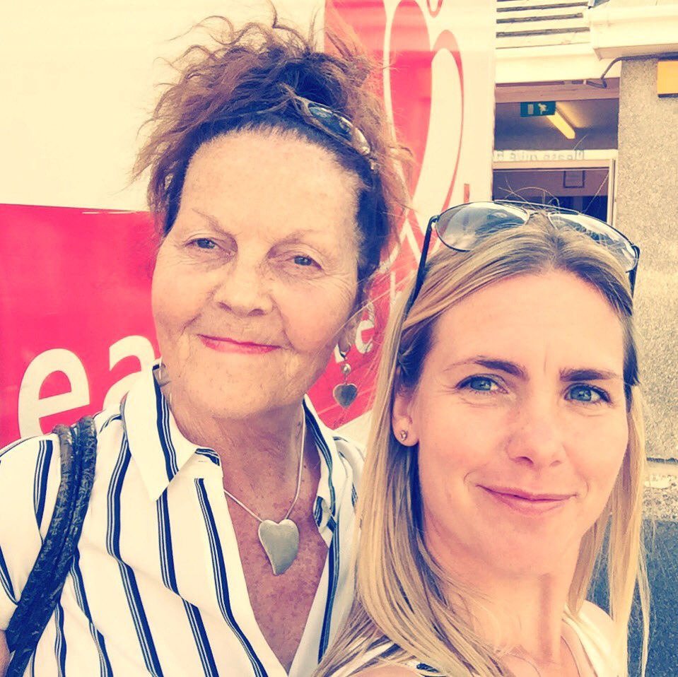 kim22mundy's tweet photo. What better way to end a #Monday than to #giveblood #savealife @GiveBloodNHS @NHSEngland #everydonationcounts #ORHNegative especially when you go with your #friends ! #signupnow 💕 https://t.co/OL0nPOPNkQ