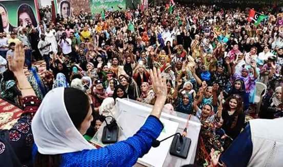 AyeshaB82357714's tweet photo. #chotiBB @AseefaBZ addressing to jiyalas in lyari ❤️❤️ @BakhtawarBZ @BBhuttoZardari
#BBkaWaadaNibhanaHai
#BBTeraKaaflaRukaNahin https://t.co/EuaqYh5TIe
