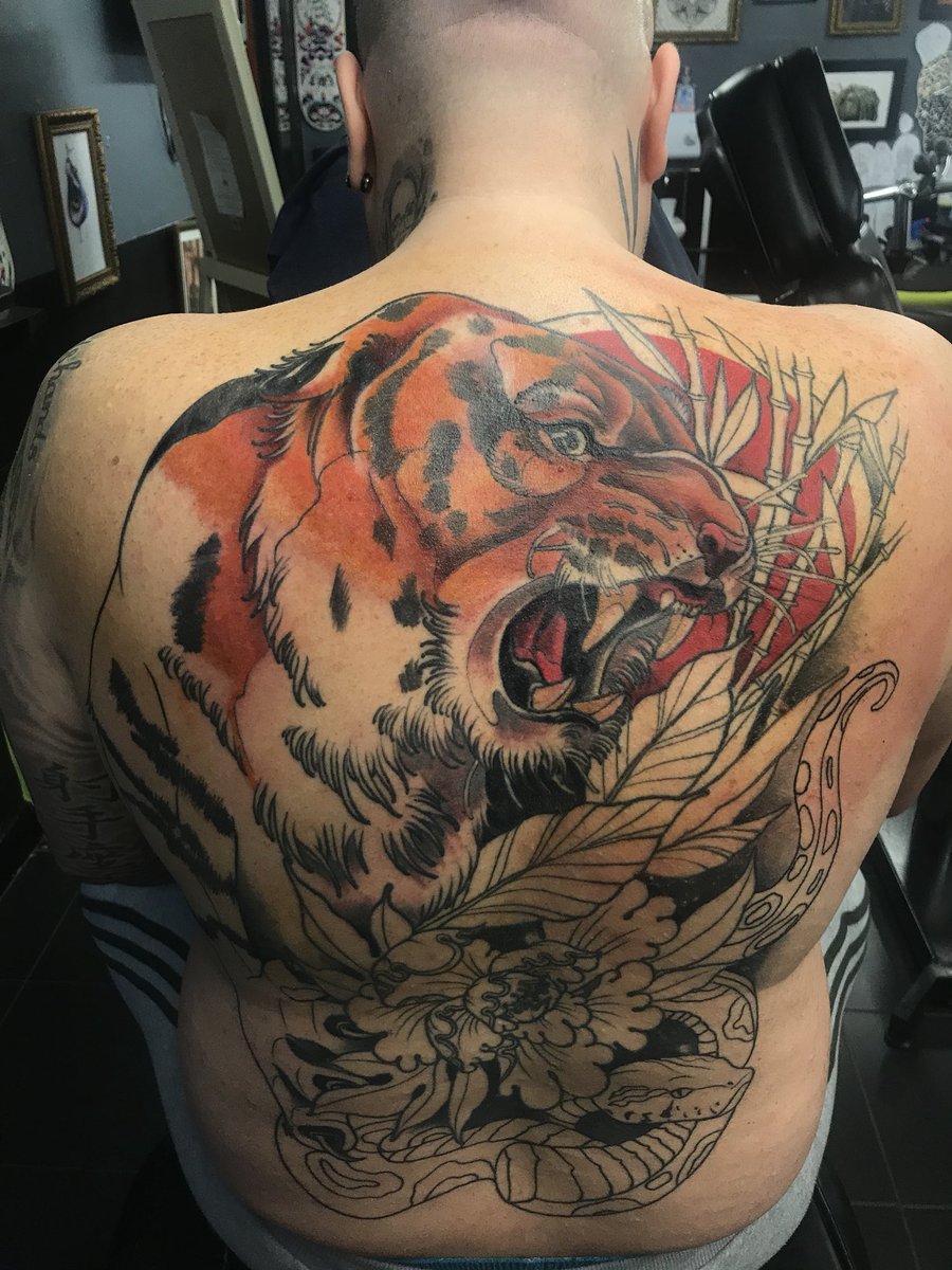 ross69cope's tweet photo. Think I need to get this finished only 16 #Hours left #Tattoo #EggTattoo #TattooWorld #indianTiger #Hurts https://t.co/JSNjScxkWU