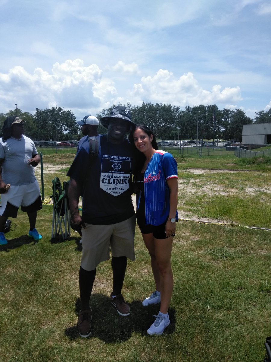 Excelspeed12's tweet photo. Thanks to Karina and her team from Sportira CM & her team for supporting CFL All Star Clinic & Football Camp, all the way from Canada #ExcelSpeedCom https://t.co/vbW2aIaNrQ
