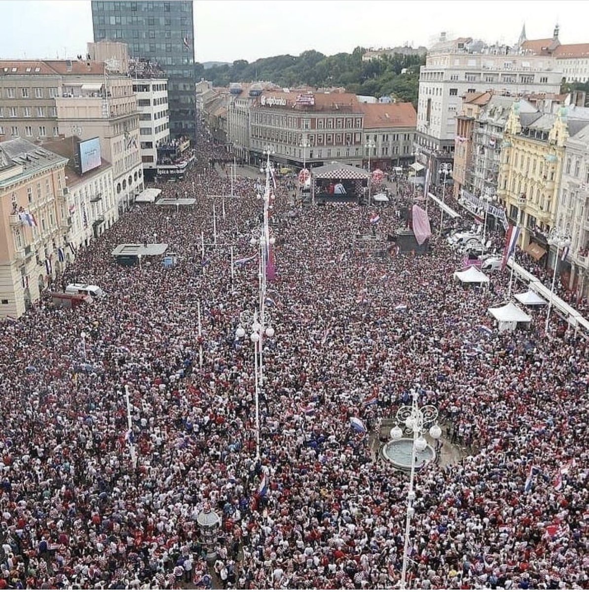 Historic scenes in #Zagreb ! Thank you #Vatreni ❤️
#Croatia , small country full of people with huge hearts 🇭🇷🙏 
#WorldCupRussia2018