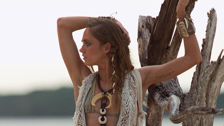 VogueFrance's tweet image. Tattoos that are as short and sweet as summer love. bit.ly/2LfDOS3