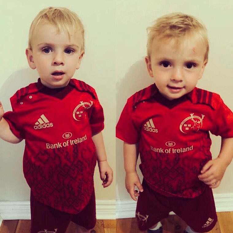 neilcronin92's tweet photo. Leinster’s biggest fans decided to turn red 👀 #theyprefertheiruncle #redisbest @SeanCronin2 https://t.co/PM00vmtlui