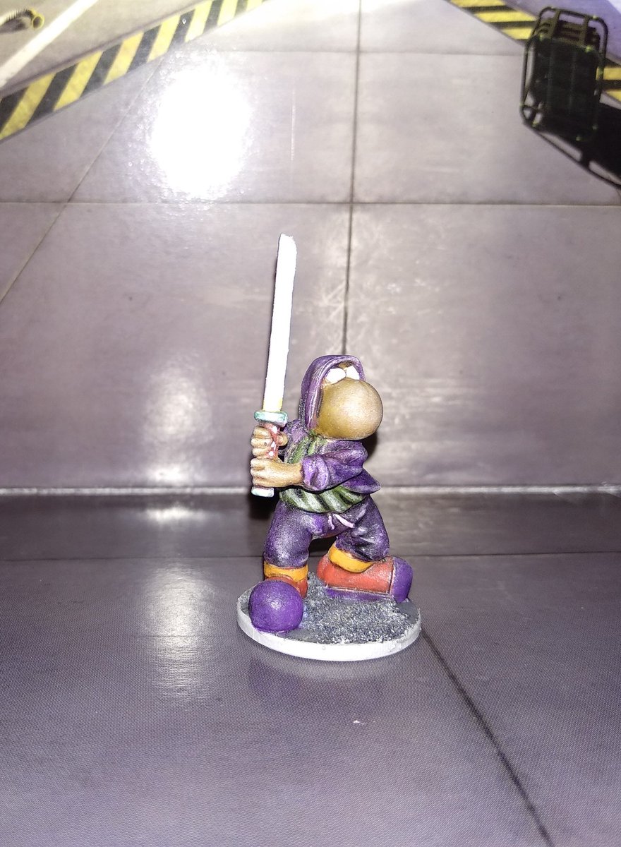 ridlixcot's tweet image. Pues segundo crosstrainer de fanhunter terminado. Quise hacerlo afroamericano, la resistencia tiene diversidad, y me vino a la cabeza el sable morado de Samuel l Jackson en star wars. Tabletop, no doy más de sí. A las cinco arriba, y a costa rica XD