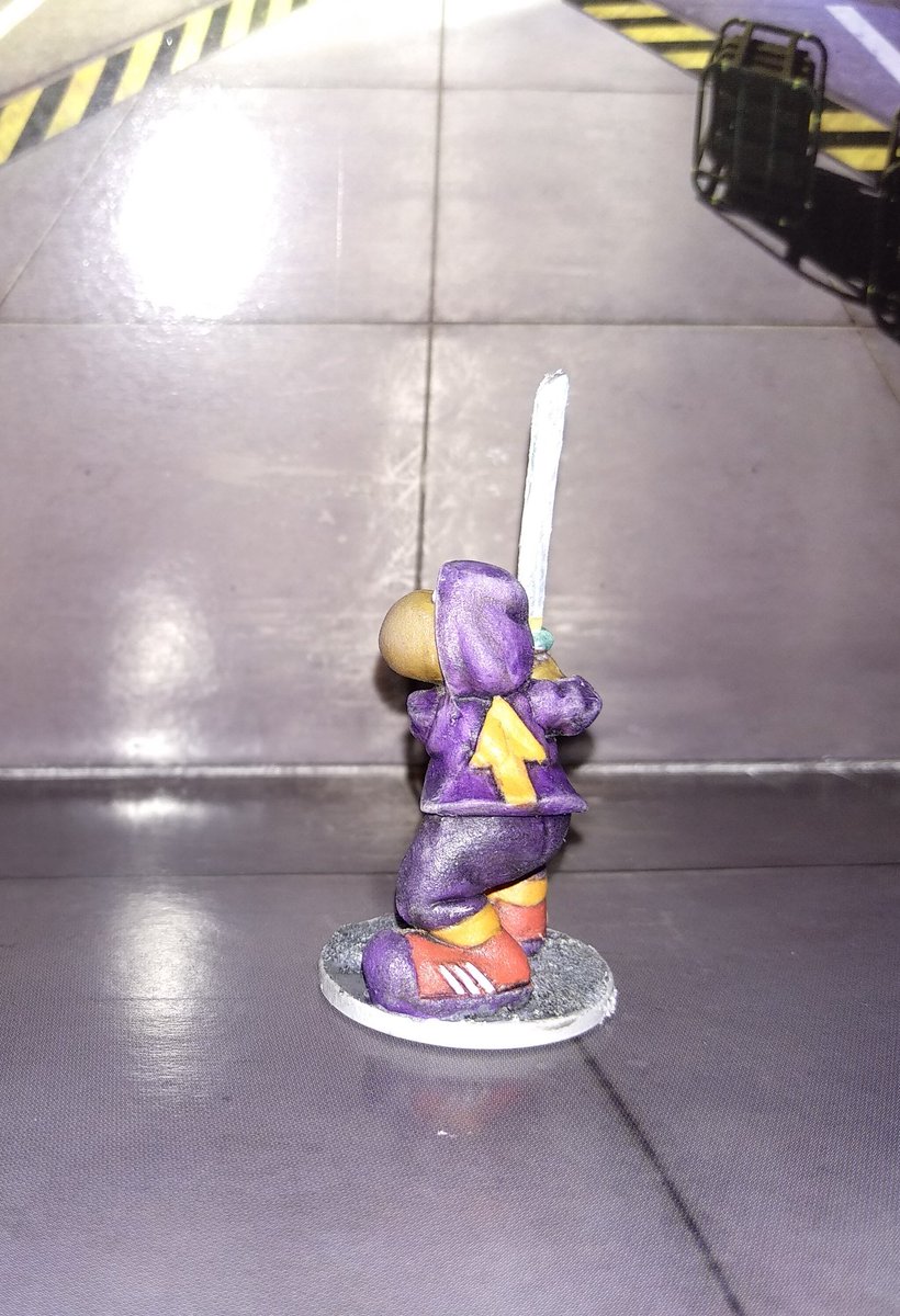 ridlixcot's tweet image. Pues segundo crosstrainer de fanhunter terminado. Quise hacerlo afroamericano, la resistencia tiene diversidad, y me vino a la cabeza el sable morado de Samuel l Jackson en star wars. Tabletop, no doy más de sí. A las cinco arriba, y a costa rica XD