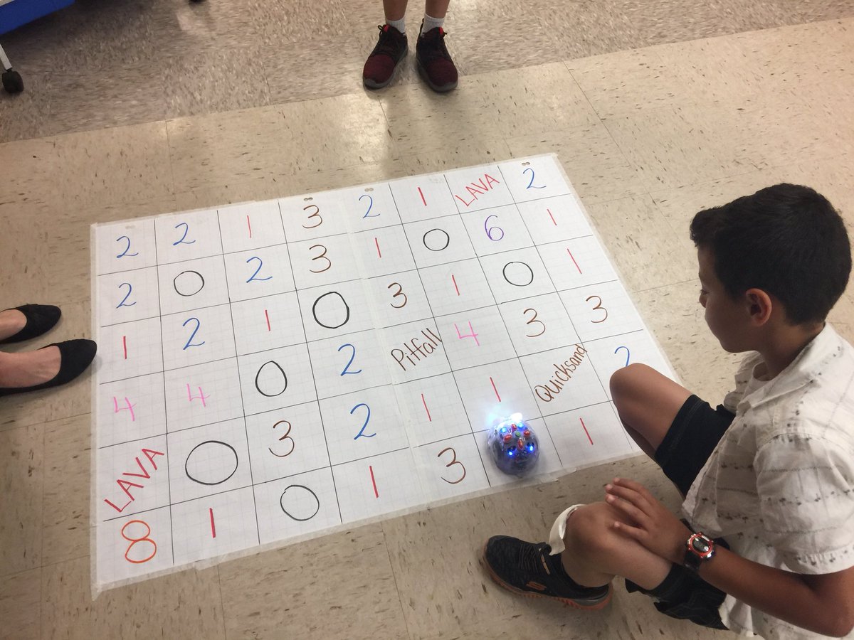 queenvicSLP2018's tweet photo. Having fun adding numbers with blue bot @QVPSVikings! Making math fun! #gecdsb2018slp https://t.co/p2YBWJHOBS