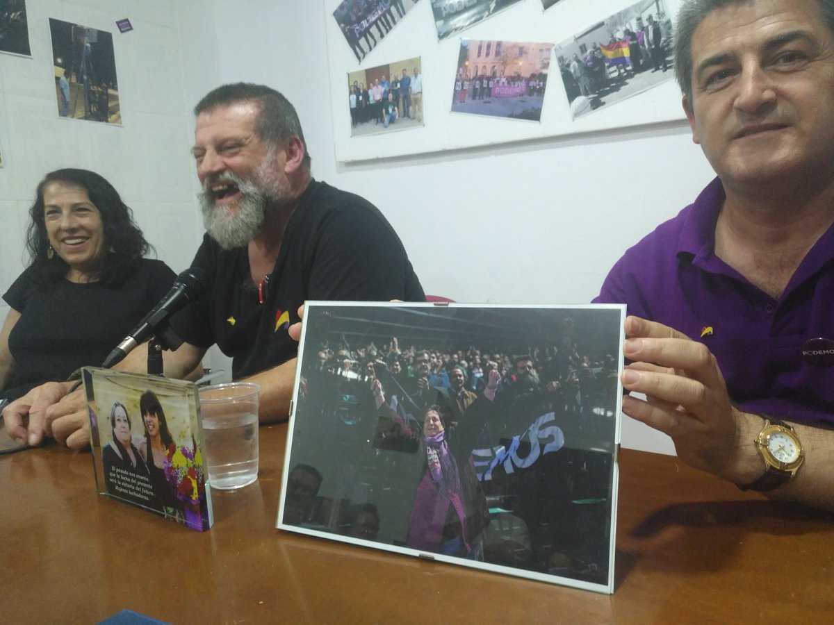 Podemos_AND's tweet photo. Hoy hemos estado en #Carmona acompañando la inauguración del local social y  sede del círculo @PodemosCarmona_ ¡Enhorabuena por la energía por construir el espacio colectivo! @marigarci62 https://t.co/PHRvbd3mmT