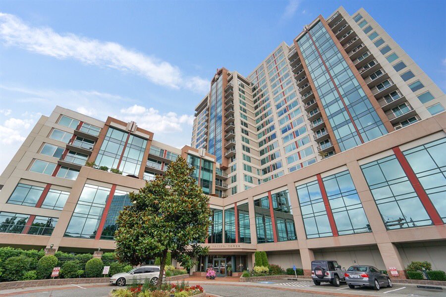 ryanraffetto's tweet photo. Take an evening tour of our newest Bellevue Pcific Tower penthouse listing! Tonight from 6-8pm, reach out to 206-261-1206 or Ryan@RaffettoRealEstate.com for details! #one88 #bosadevelopment #luxury #penthouse #raffettorealestate #pointe3realestate https://t.co/NENbAOOzCd