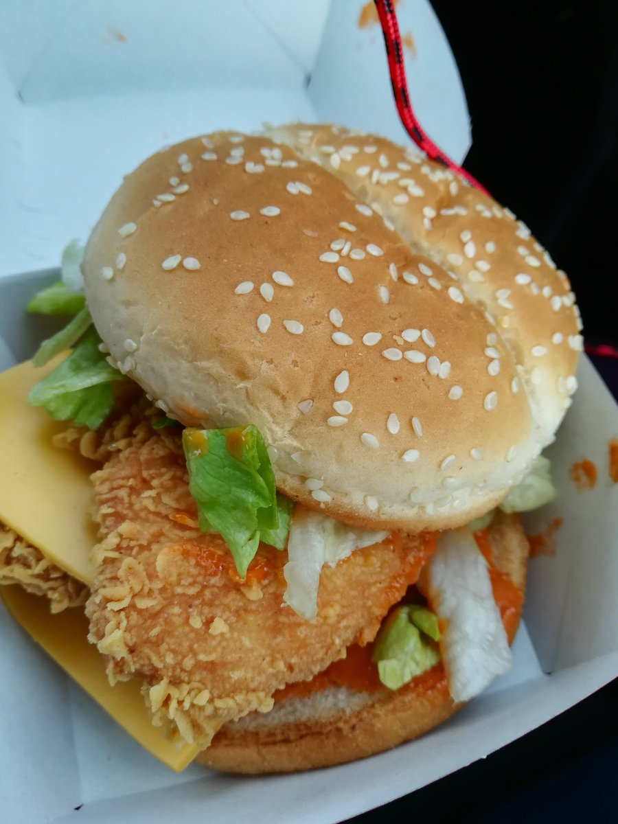 tumzaah's tweet photo. @KFCSA This burger didn't look nice like that one hey;  . #DoubleColonelBurger https://t.co/zywKH5H93l