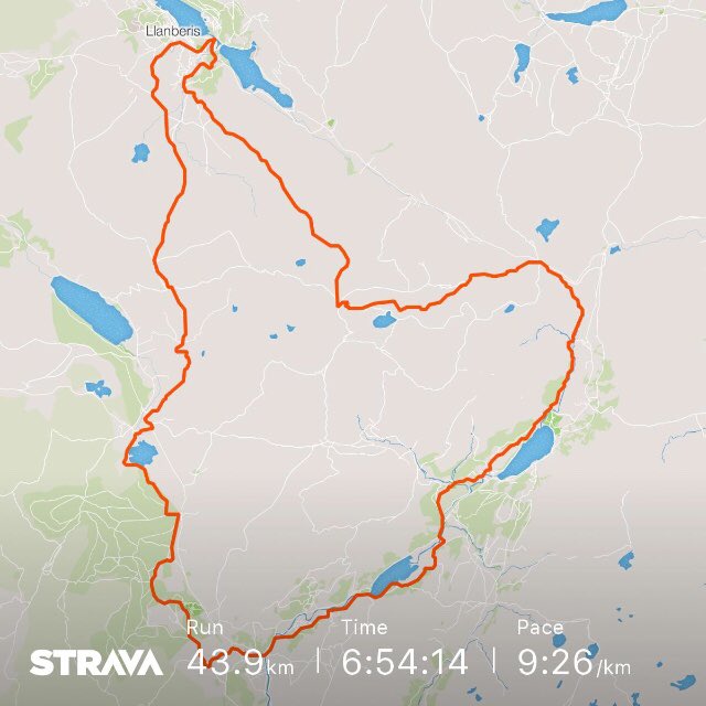 ellieroseatkins's tweet photo. We did it!! PBs out of the window with over 5000 feet of elevation but it was a fantastic experience and the lost toenails were SO WORTH IT #STM18 #snowdoniatrailmarathon https://t.co/gGRnK4G3eY