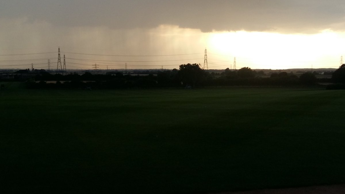 jd_gavin's tweet photo. Rain coming to help a little @tillersturf @Fineturf @TwigletHutton #farming #raindrops #wetturf https://t.co/3dCYVPYiOE