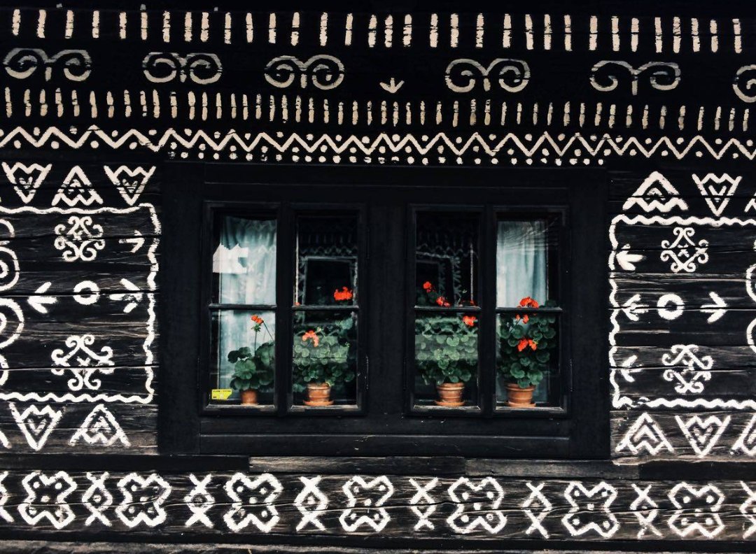 ninka_laksikova's tweet photo. Those windows... ❤️
Place🌍 : Čičmany, Slovakia 🇸🇰
The first reservation of folk architecture in the world.
-
#slovakia #slovensko #travel #europe #visitslovakia #architecture #praveslovenske
Thanks for RTs! https://t.co/VKnXeNRcKI