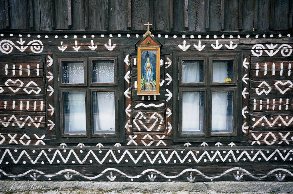 ninka_laksikova's tweet photo. Those windows... ❤️
Place🌍 : Čičmany, Slovakia 🇸🇰
The first reservation of folk architecture in the world.
-
#slovakia #slovensko #travel #europe #visitslovakia #architecture #praveslovenske
Thanks for RTs! https://t.co/VKnXeNRcKI