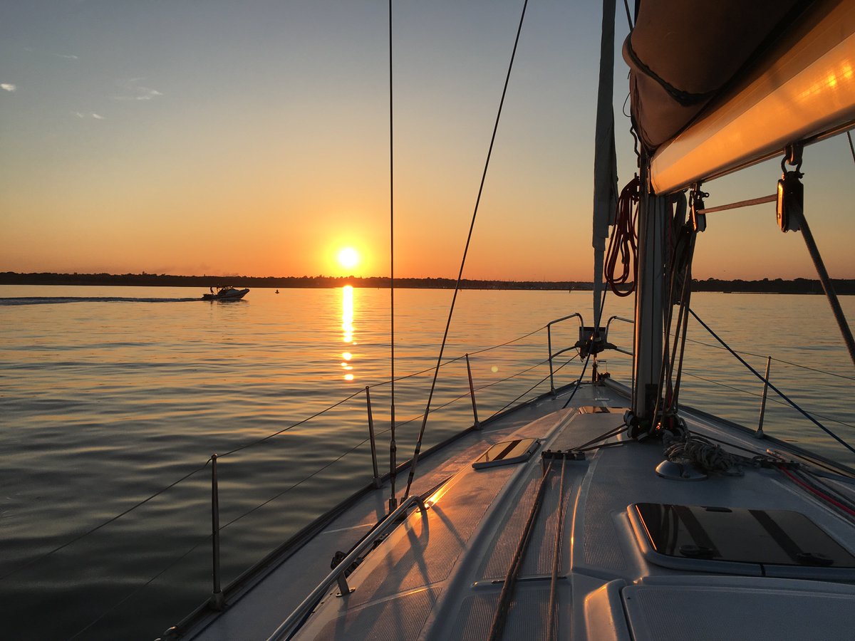 HurstPointYacht's tweet photo. Heading back to #Lymington after a great days' #sailing in the Solent. Beautiful #sunset and calm water and happy clients. #hurstpointyachts #solentcharter #chartersailing #sailinglife #bavaria38 #Bavariayachts https://t.co/1MIaA2mbFm