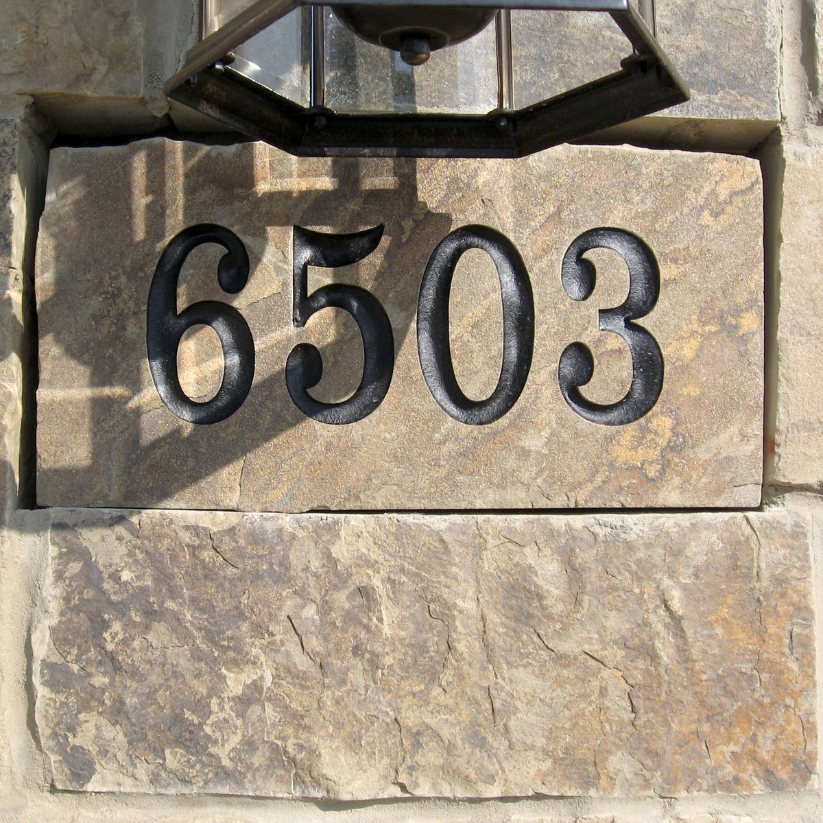 buechelstone's tweet photo. Get up and close in the details of Shady Oak Castle Rock!
-
#NaturalStone #StoneVeneer #StoneMasonry #Masonry #Stone #HomeSweetHome #HomeDecor #StoneHome #ExteriorStone #Detail #DetailPhotography #StoneDetail #Design #Architect #Mason #Designer #Dwell #HouseAndHome #Contractors https://t.co/prMPo09dnS
