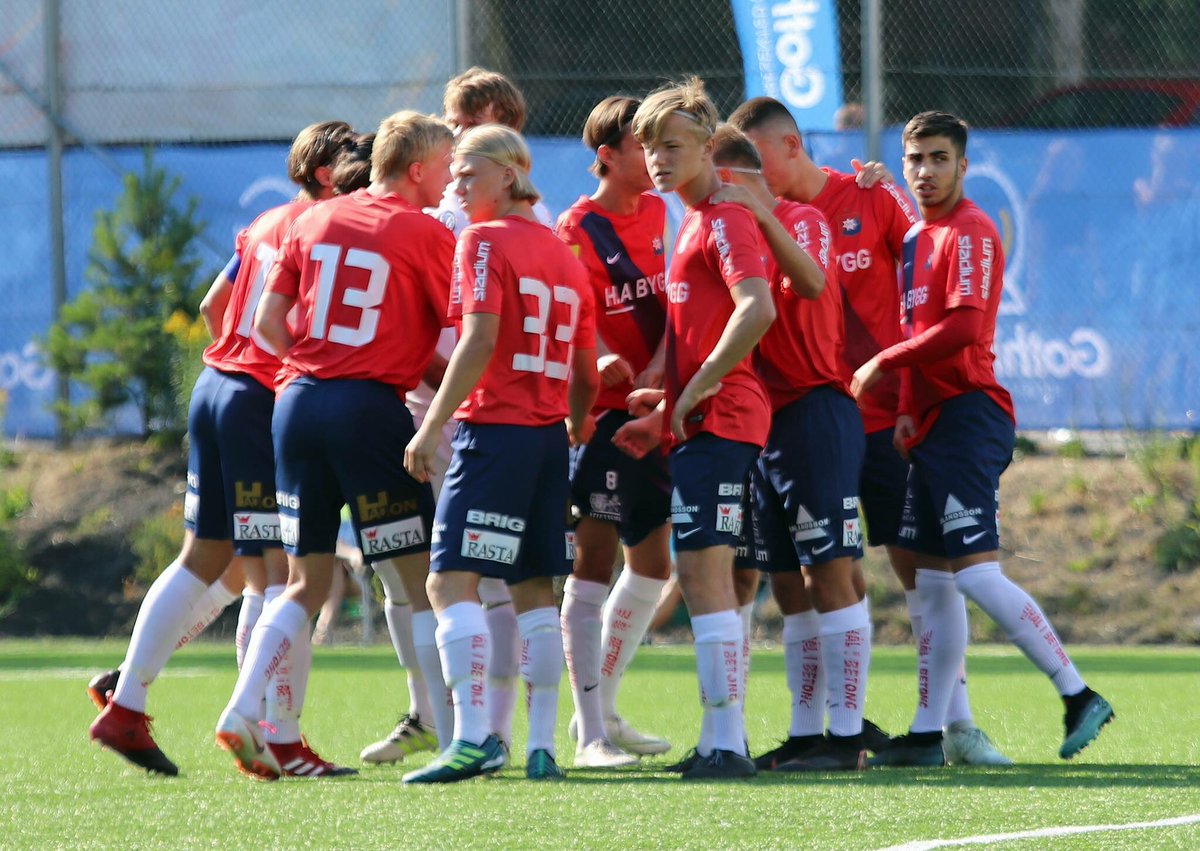 Fransson010's tweet image. Första av många matcher avklarad, mot guldet! #öis @OrgryteFotboll