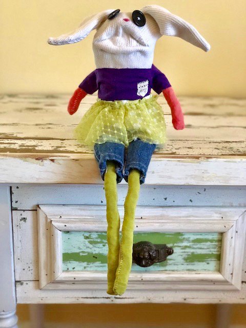 TeriDrobnick's tweet photo. TEEsox bunny with tutu, tee shirt and distressed jeans.
https://t.co/TKwYCYQx7K
#teesox #ragdoll #bunny #OOAK #Sustainable #etsyshop #etsy #etsyseller #ecofriendly #handmade #upcycled https://t.co/z1dihB9rpa