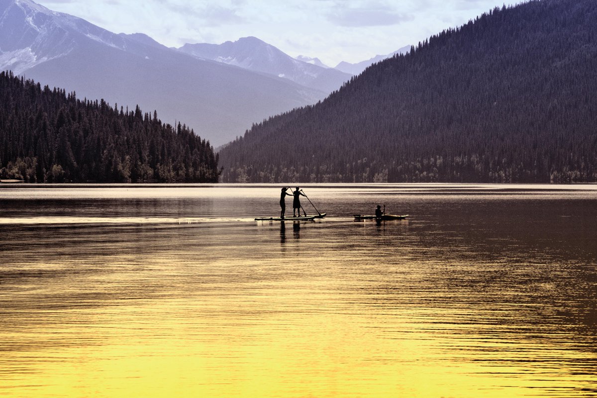 RT <a href="/CarChiCoa/">BC's Cariboo Chilcotin Coast 🇨🇦</a>: Never bored on paddleboards! Especially with sunset views like this. 🌅📷: Thomas Drasdauskis <a href="/mec/">MEC</a> <a href="/lululemon/">lululemon</a>