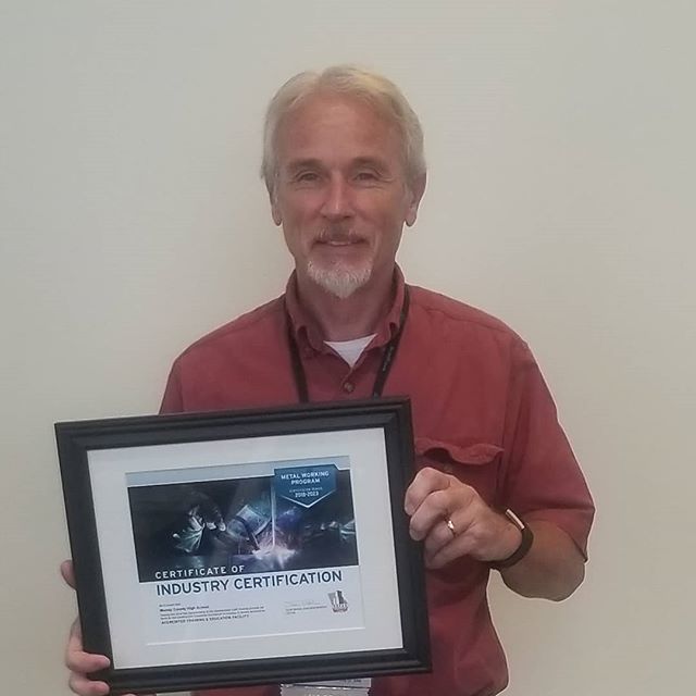 PhennaPetty's tweet photo. Congratulations to Bill Steele,  Welding Teacher at Murray County High School,  for completing the year long Industry Re- Certification Program. #gacte #takingcareofbusiness #murraycares #murrayproud https://t.co/M3tUST2m1d https://t.co/iJLLiiqwQz