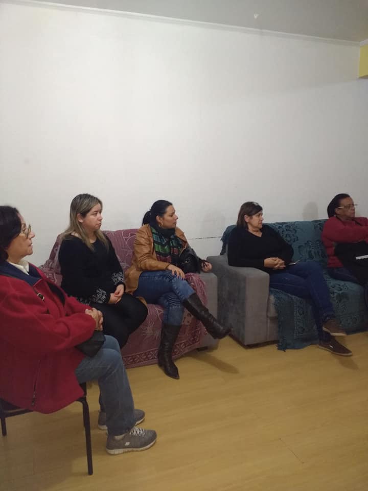 semapirs's tweet photo. O SEMAPI vem fazendo uma série de reuniões com a sua base para explicar a proposta do governo para a #database2018. Hoje, ocorreu reunião com trabalhadores da FEPAM, FAPERGS, EGR, FGTAS e FPE (fotos). Os encontros continuam durante a semana. #semapinaluta https://t.co/zS3H9QX6PH