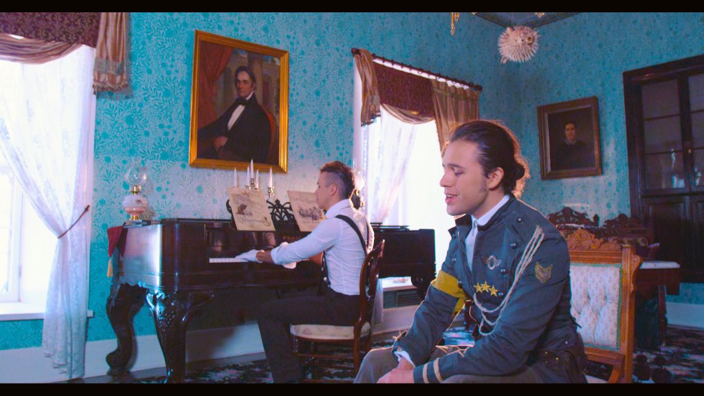 lermanband's tweet photo. Nuevo vídeo oficial 🙂 https://t.co/BCy3vKabUW https://t.co/7NqYeqzknI