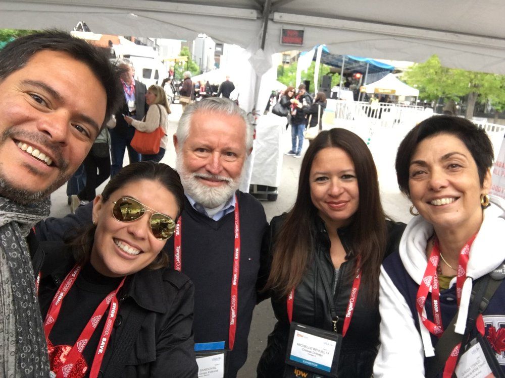 pasajerofm's tweet photo. 👩‍✈️ @ExpertaViajera nos cuenta sobre su experiencia en el 50 aniversario de la IPW, la feria de turismo más importante de Estados Unidos y que este año se celebró en Denver. 🧳
#IPW2018 #ViajaConmigo

https://t.co/dOe1LdqwrT https://t.co/tqB0eOg81c