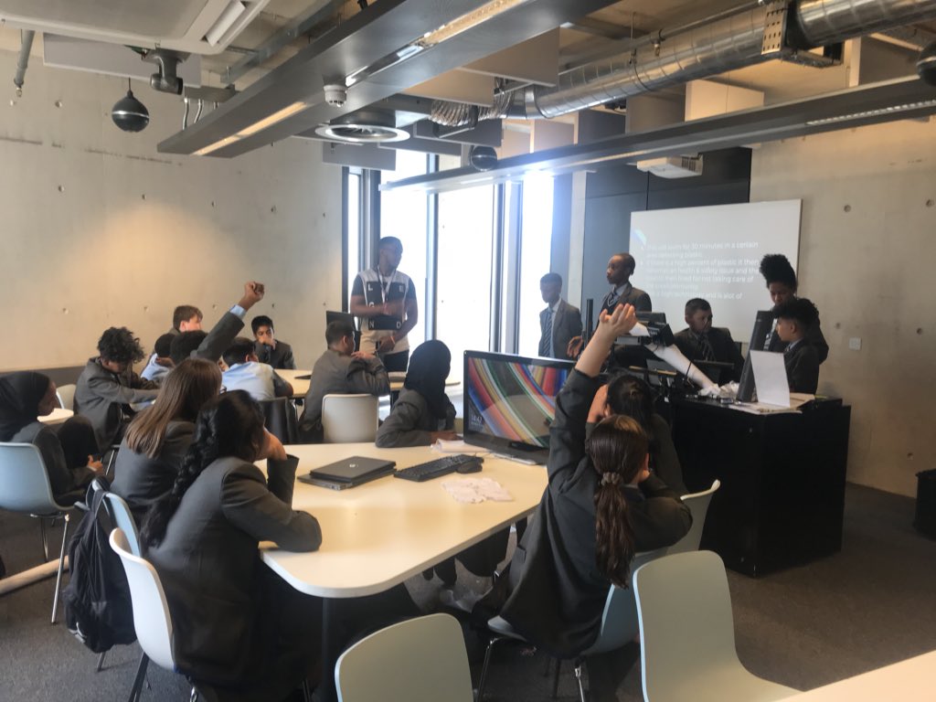 talent_foundry's tweet photo. The #students from @WalthamstowAcad taking part in a Q&A session about the #tech sector and @DellEMCUKI with the @Dell4Good volunteers @UniofGreenwich / presenting their ideas π‘/ enjoying the @DellTech VR headset! #PoweringTransformation2018 βοΈπ https://t.co/F2cLwqFTA8