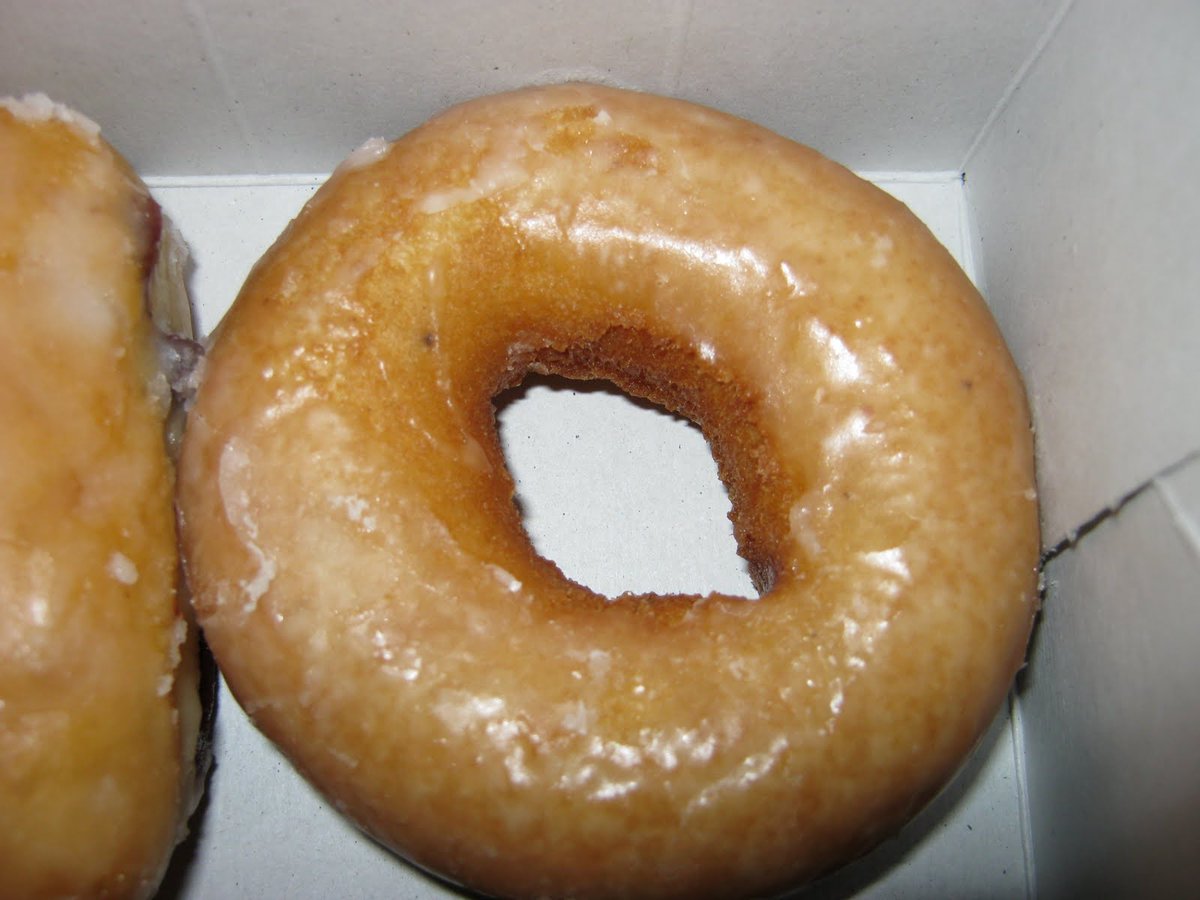 beauhumphreys's tweet image. I went to 3 @TimHortons locations at @TorontoPearson airport and not one had an old fashioned glazed donut. This should be at all Tim&apos;s, no? I had to settle for a honey cruller. #timhortonsproblems