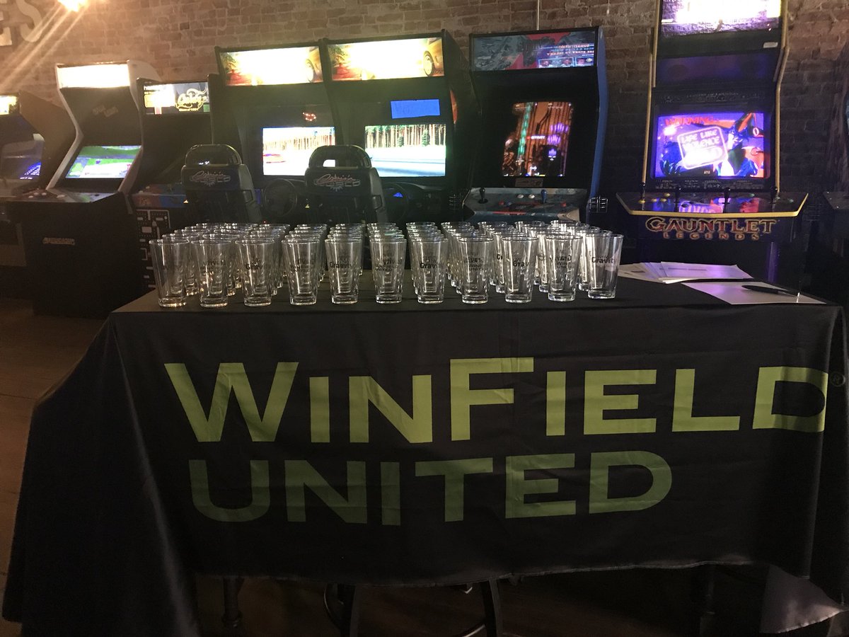 Rachiepoopa's tweet image. Setting up at the barcade! #winfieldunited #gravity #specialeditionpintglasses