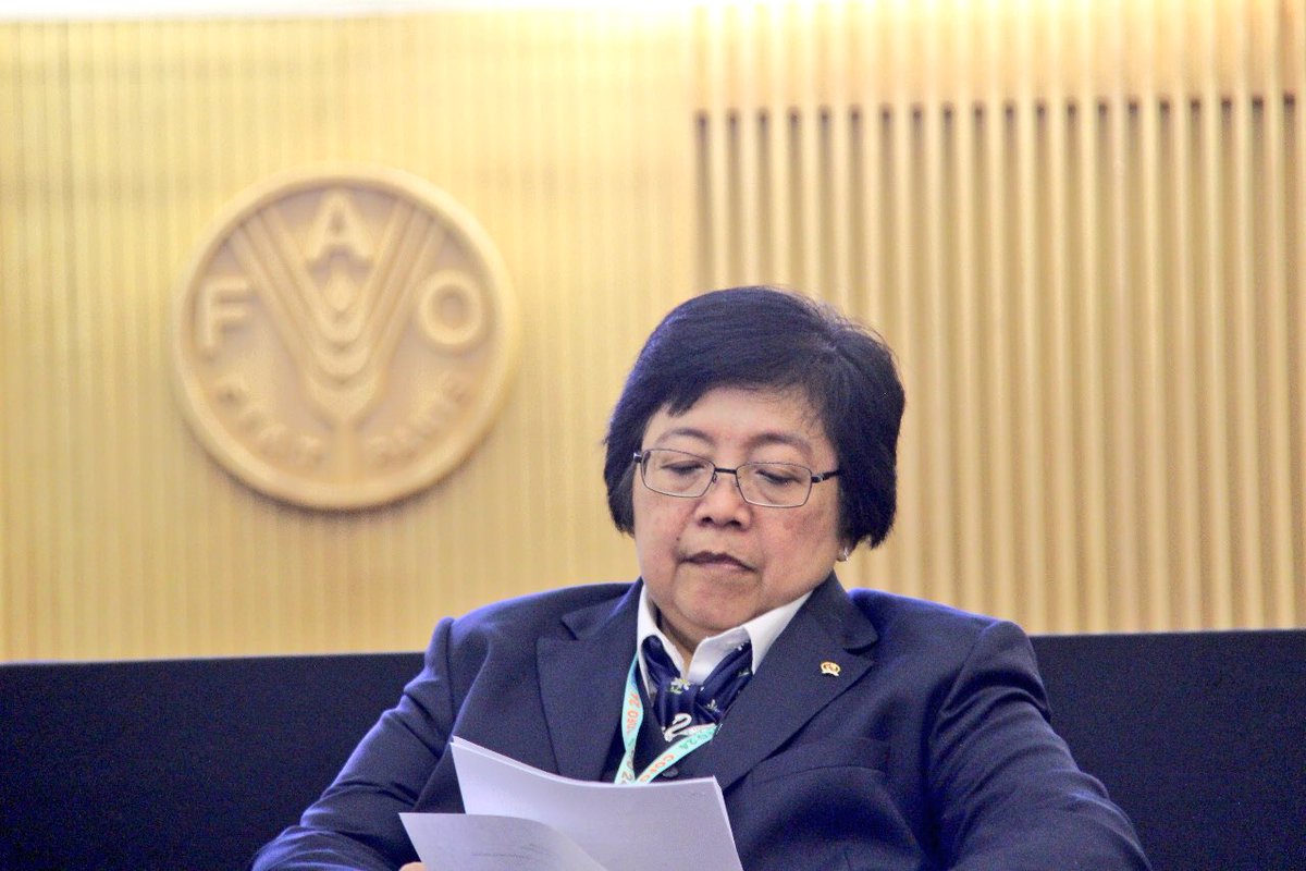 kemenhut_ri's tweet photo. Pagi #SobatHijau, semangat ya memulai hari ini 😊
Kemarin sore waktu Roma, Italia (16/07), Menteri LHK @SitiNurbayaLHK menjadi salah satu pembicara pada High Level Side Event pada The 24th Session of FAO Committee on Forestry #COFO24 dengan Co-Host Polandia, COP-24 &amp; @FAO.

#KLHK https://t.co/uq7B9cWwvP