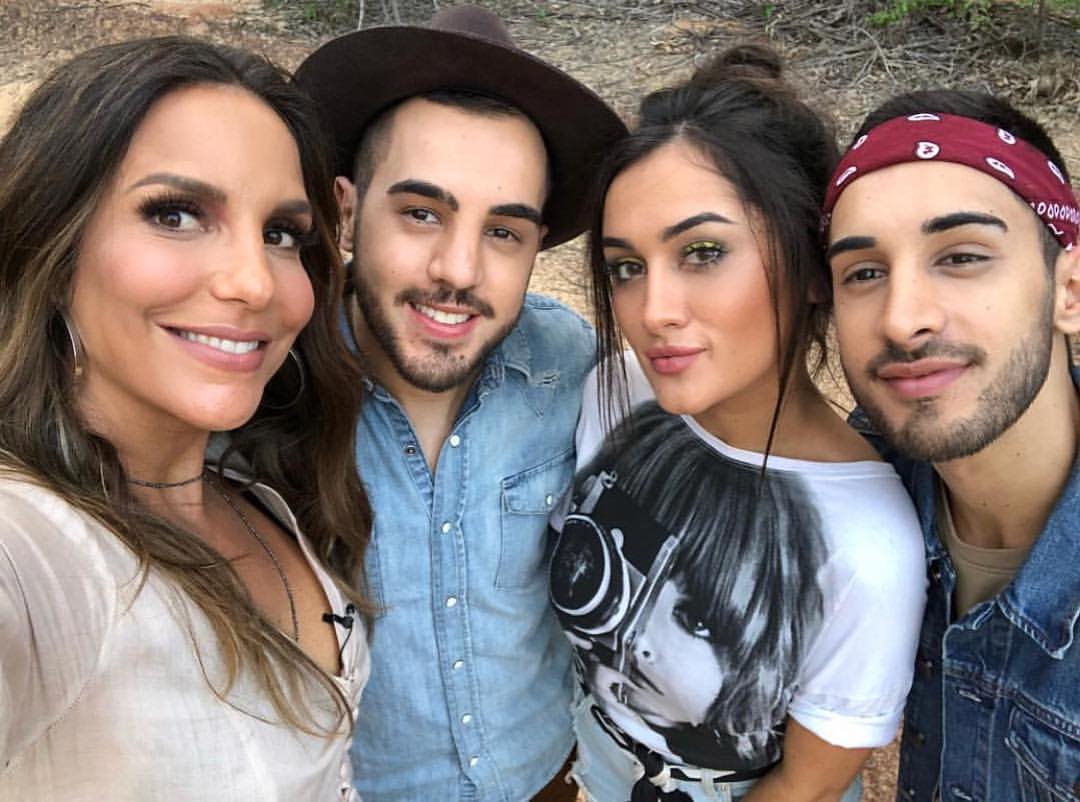 ivetenews's tweet photo. Nesta segunda (16), Ivete Sangalo gravou o clipe da sua futura música de trabalho intitulada “Um Sinal”. As gravações aconteceram na Aldeia Adventure, localizado em Porto de Sauípe/BA.

No vídeo, ela contará com participações especiais: o grupo Melim e o ator Alejandro Claveaux. https://t.co/2RRaioVlzh