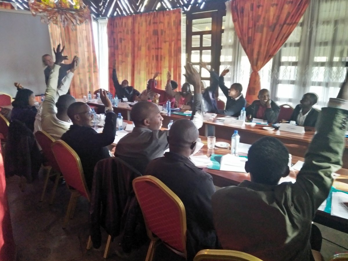 WakonyoMuniale's tweet photo. John Mason from NCRC Ghana on a fiery session about setting up viable conservation initiatives #kinshipregionalworkshopkenya @Agevy @NjengaKahiro @awuor_owuor @KinshipFellows https://t.co/AsTh9JGTO6