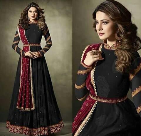 stroeoscott's tweet photo. Chose your out fit #India https://t.co/zcRTZsCX5l
