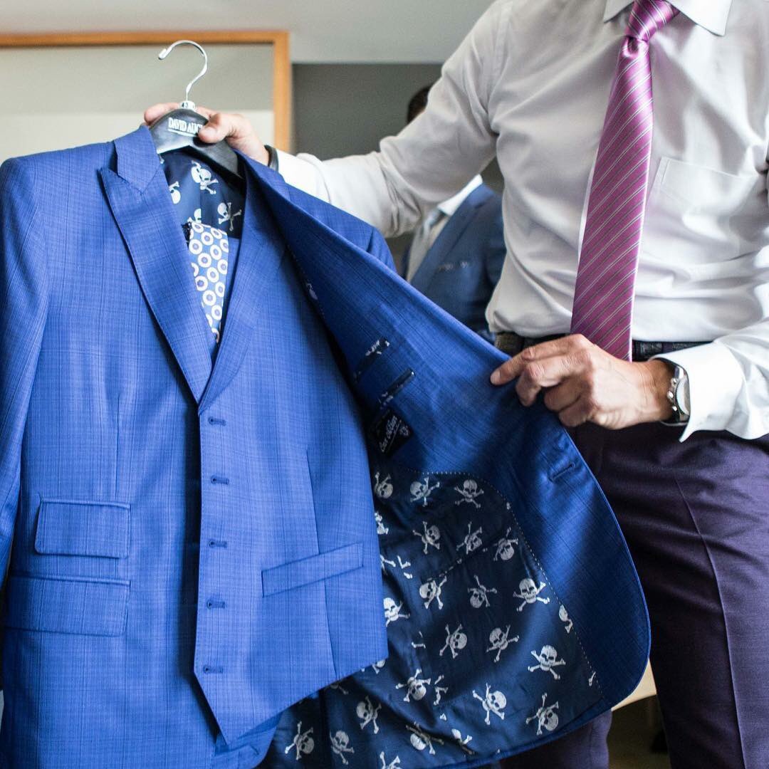 DormeuilUSA's tweet image. Don't mess with this businessman. #skull  #skullandcrossbones #customlining ⠀
⠀
#davidaugustclothing #bespoke #custommade #menswear #lining #suits #instastyle #fashion @DavidAugustInc #California ✂️