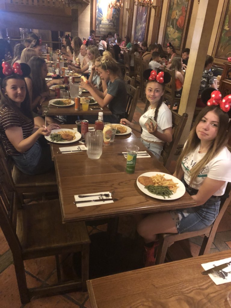 Llanwern_paris's tweet photo. Final night meal at King Ludwig’s! What’s a fab place for food! #finalnightvibes #kingludwigs @katie61343513 @frankie32714735 @layla66856216 @passey_brody @HollyCl53175582 @Chloelynch442 @Amelia_Tunney @JACKBLANKS2 https://t.co/bXdiPRwiJo