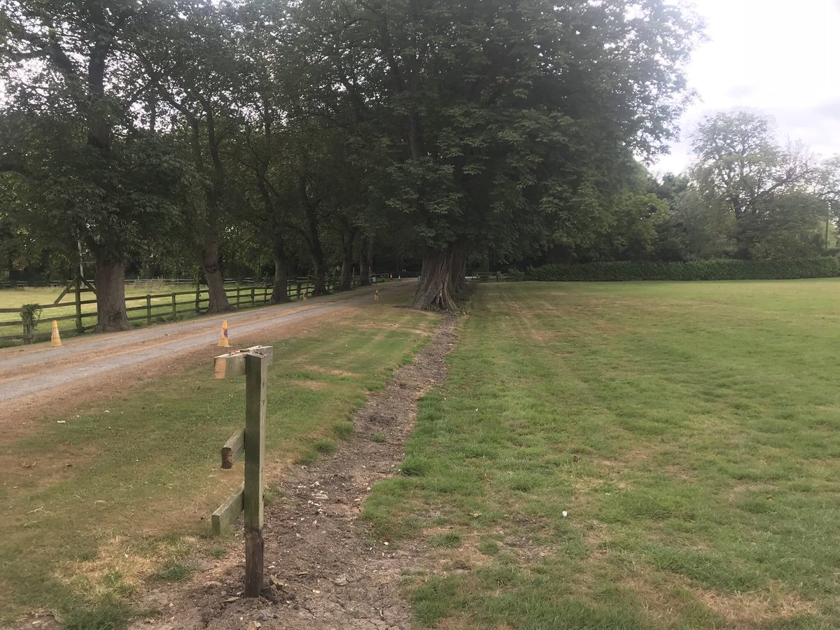 PaddockFencing's tweet photo. Good to be back working at an old customer of ours last week. A few before and after shots! #repeatbusiness #estatefencing #madeinbritain #ironwork https://t.co/rKGsv4SJqE