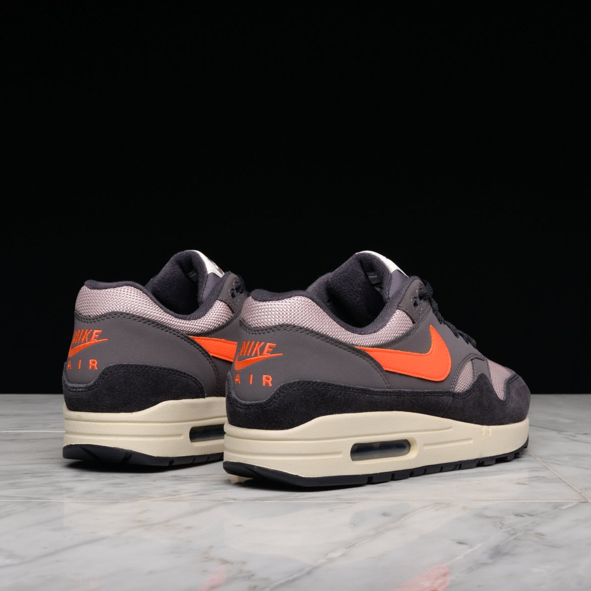 air max 1 oil grey wild mango