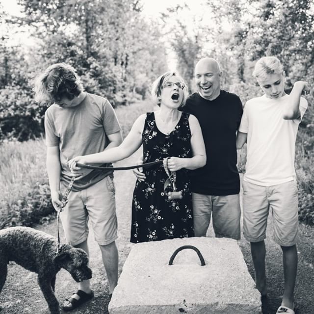 PatAzzy19's tweet photo. When the outtakes make the final cut 🤣
.
.
.
#twocheeks #twocheeksstudio #bellevilleweddingphotographer #ontarioweddingphotographer #princeedwardcountyweddingphotographer
#princeedwardcounty #PEC #patrickandalecia
.
.
.
#familyphotography #familytra… https://t.co/pEiB7qEPs4 https://t.co/RbSC402KSV
