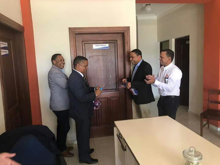CodiaCentral's tweet photo. #CodiaInforma
#CodiaTrabajando
El Pte. del #CodiaRD, Agrim. @juancruz41, inaugura la sala virtual en la Delegación Valverde, actividad que contó con la presencia de sus directivos. https://t.co/IZ17oeMWRz