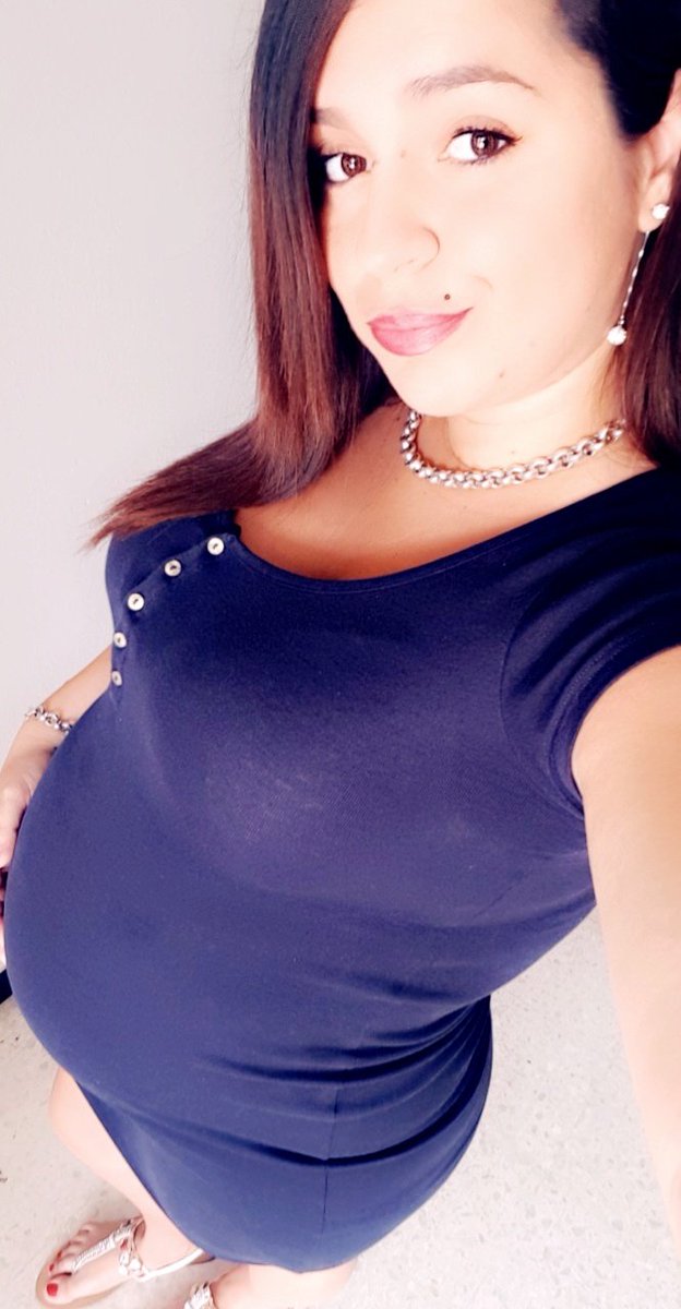 alison_cobo's tweet photo. Des nouvelles sur tweeter après un long moment car je suis actuellement entrain de former la vie à l'amour de ma vie ♡ me voilà dans le début de mon 8iem mois le boit du chemin est la .. 🙌👶❤ https://t.co/jPwQmuPYYH