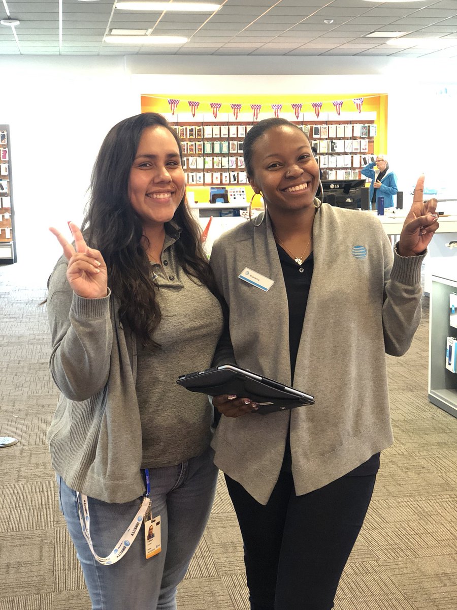 SamanthaJBedeau's tweet photo. 3 CRUs on board @Team_Tstreet  from Carla and Sharisma!! @DemNikkiBarnes @AlbertBattheT @CristySwink @BIZ_ArtMoore @Ang_Rutherford1 #SmallBizIsBigBiz #ExpertStatusIsTheGoal https://t.co/2lvpGIXPe3