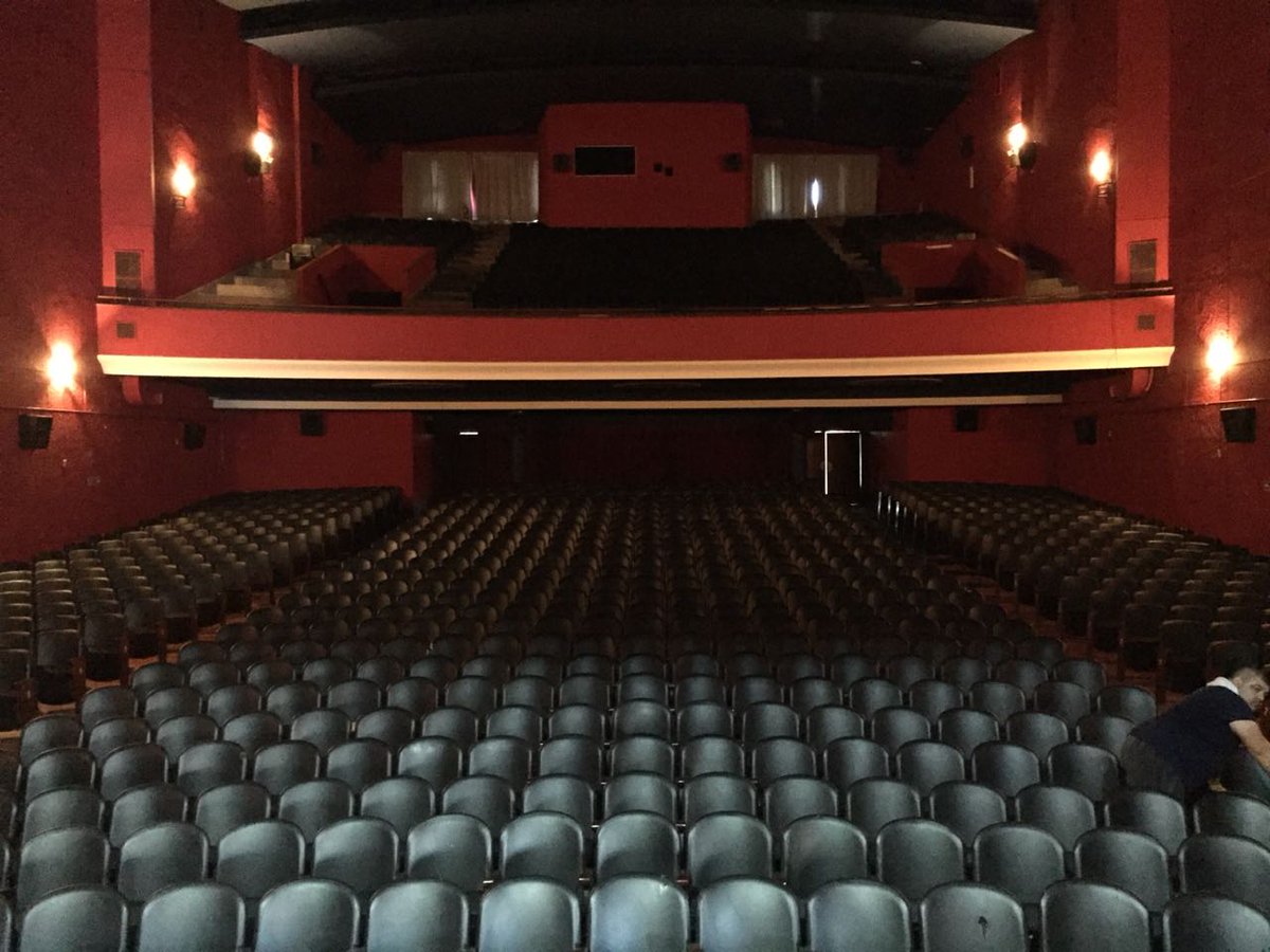 Tlallavemaestra's tweet photo. Hoy tuvimos nuestra visita técnica al Teatro Cine Belgrano para la función inaugural del @FTRafaela de mañana!! Estamos felices que Nómadas dará el inicio a este hermoso Festival!! #FTR18 #giraargentina #teatrovisual https://t.co/bKunYRXMPE