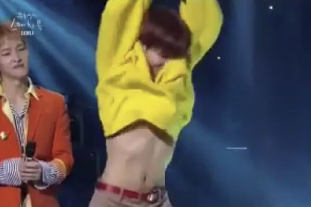 bestofminho's tweet photo. tummy🍭💞☁️🎀💕 tummy ⛈🖤🔞‼️💣 https://t.co/6uhxlI6144