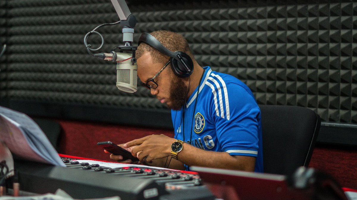 major_penny's tweet photo. Trying to focus on radio these days is pure pressure oui😭

Not even the walls in Slam’s studio can slow my data down! Now #DatIsLTE @DigicelTT 🔥🔥

Love pon slam100.5fm until 9pm!
#lockeen
#WillPutDownMyPhoneSoon
#AhPromise https://t.co/RBkG0SVehn