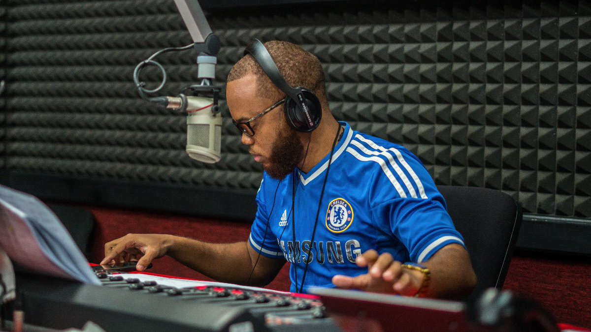 major_penny's tweet photo. Trying to focus on radio these days is pure pressure oui😭

Not even the walls in Slam’s studio can slow my data down! Now #DatIsLTE @DigicelTT 🔥🔥

Love pon slam100.5fm until 9pm!
#lockeen
#WillPutDownMyPhoneSoon
#AhPromise https://t.co/RBkG0SVehn
