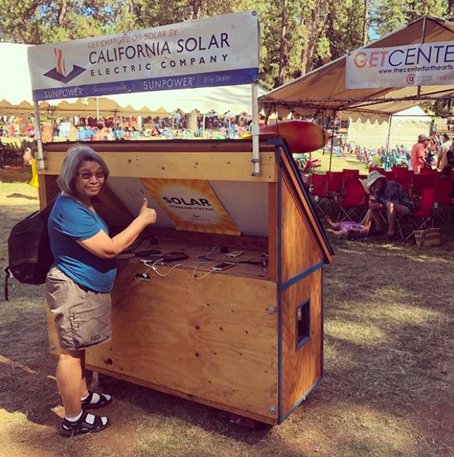 CalSolarCo's tweet image. Solar powered phone charging station at the @CAWorldFest 2018. 
Charge 'em, Charge 'em, Charge 'em UP!☀️⚡️📲