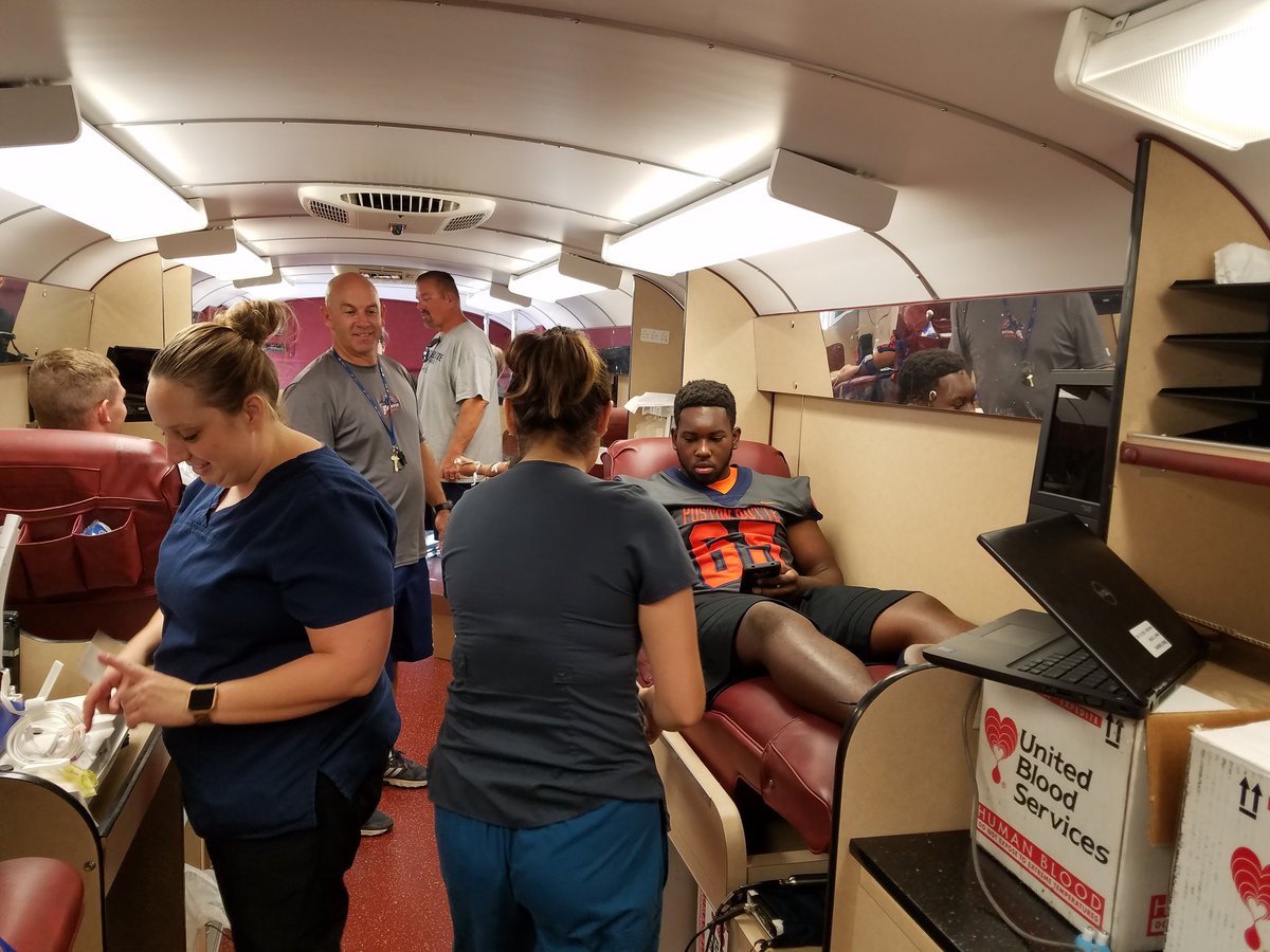 Coaches and players donating blood today! #Volunteerism <a href="/Florenceusd/">Florence Unified</a> <a href="/PBhighschool/">Poston Butte High School - Florence Unified</a> <a href="/CountyLinePreps/">County Line Preps</a>