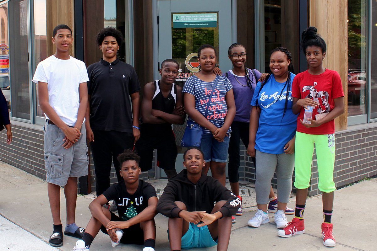 venture2learn's tweet photo. We had such a fun time on Friday during our first weekly entrepreneurial excursion! Our VentureLink Summer Bridge students visited a number of small businesses in Detroit's historic West Village including The Commons, @lisalouise at Sister Pie, and @TheLipBar! https://t.co/t3PRnKttQl