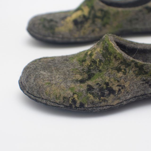 JurgaZaikine's tweet photo. details
.
.
.
.
.
#felt #naturalslippers #feltslippers #feltclogs #greyslippers #womenslippers #womenhomeshoes #handmadeslippers #Etsy #camouflage #favehandmade #handcrafted #handmadegifts #handmadewithlove #madebyhand #homeinthestudio #supportsmallbusin… https://t.co/6qcS4Gjb1i https://t.co/R8rN4ZCBcA