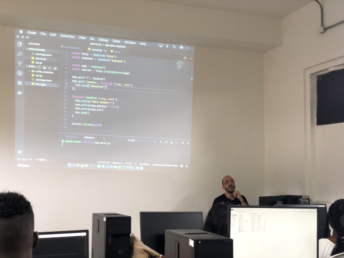 rafaelsocarras's tweet photo. @julian_duque en taller de @nodejs en el @H4ckdo Conf enseñando express a developers chocoanos, desde la práctica, usando laboratorios de Puntos Vive Digital de @Ministerio_TIC #hackdoconf https://t.co/W1af8hlIAx